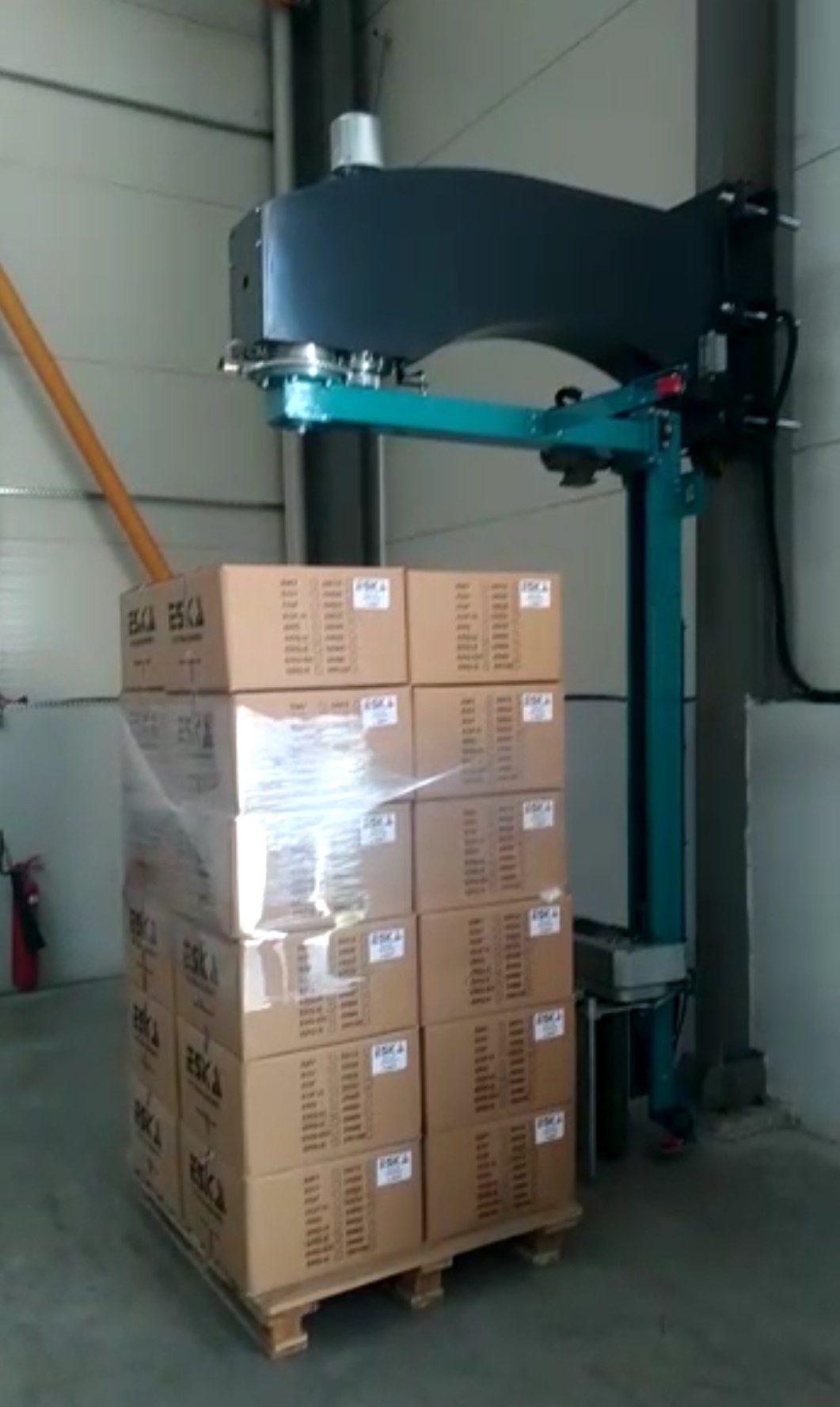We produce world-class Stretch Wrapping Machines. 