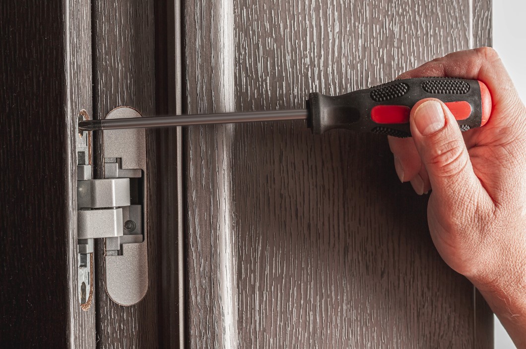 Импортеры деталей и аксессуаров для мебели в Нидерландах, код ТН ВЭД 8302