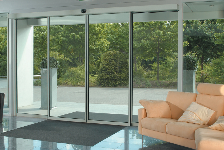 AUTOMATIC DOORS WITH PHOTOCELL