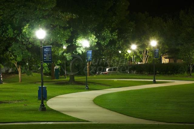 Rue, parc, poteau d'éclairage de jardin