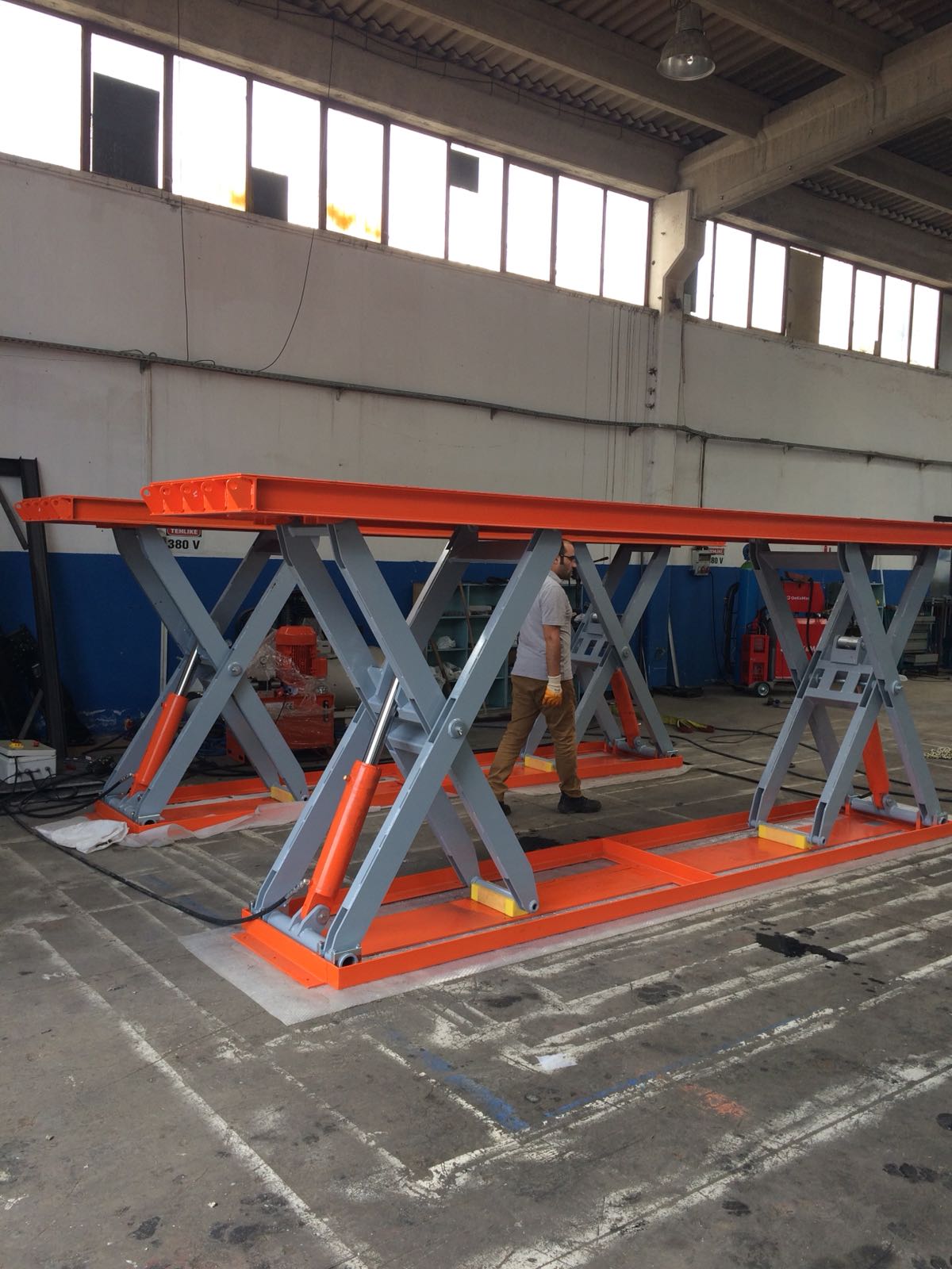 scissor loading platform