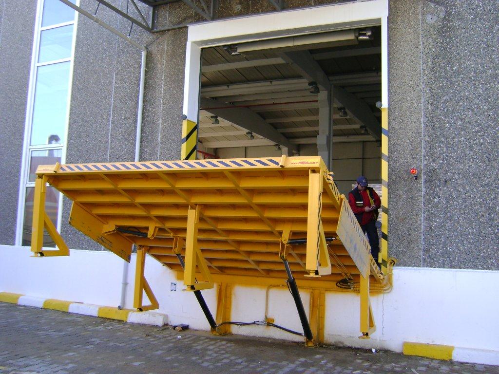 HYDRAULIC RAMPS