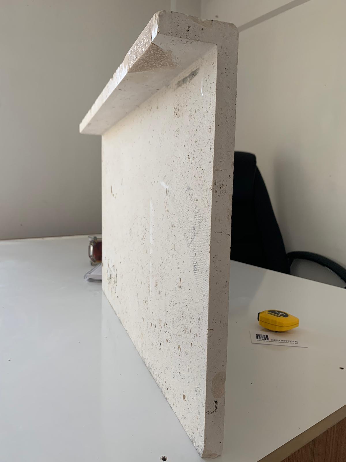 CORNER STAIR TREAD TRAVERTINE