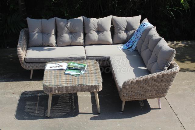 TRENTO WICKER SOFA