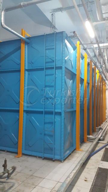 Liquid membrane water tank