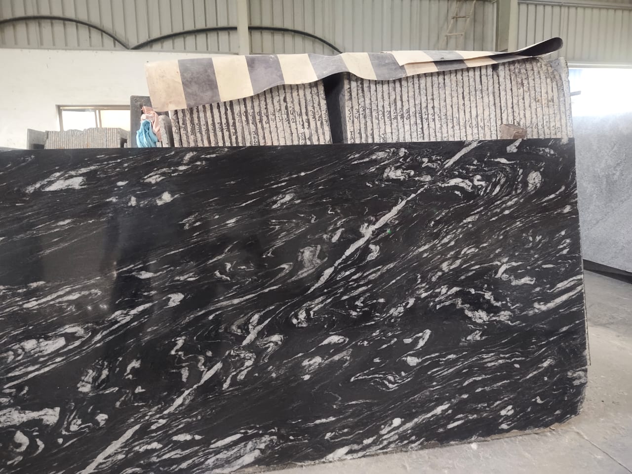 GRAPHITE BLACK GRANITE