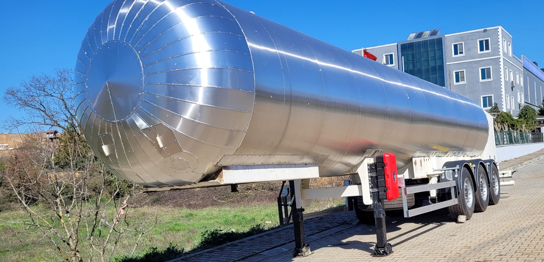 TANKER SEMI TRAILER 