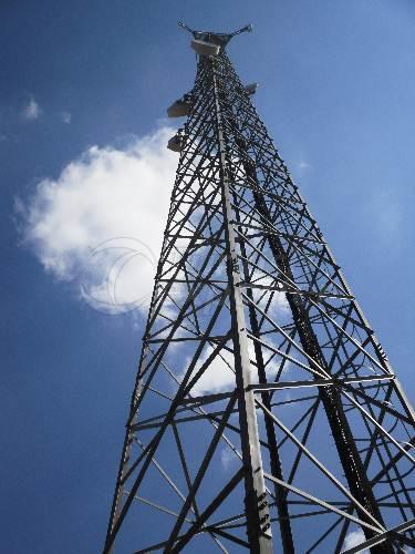 اعمدة سحب هوائيات شبكات موبايل