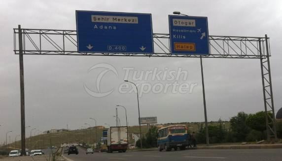 اعمدة لوحات مرور