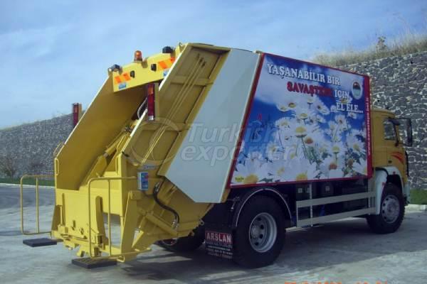 Мусоровоз с гидравлическим прессованием