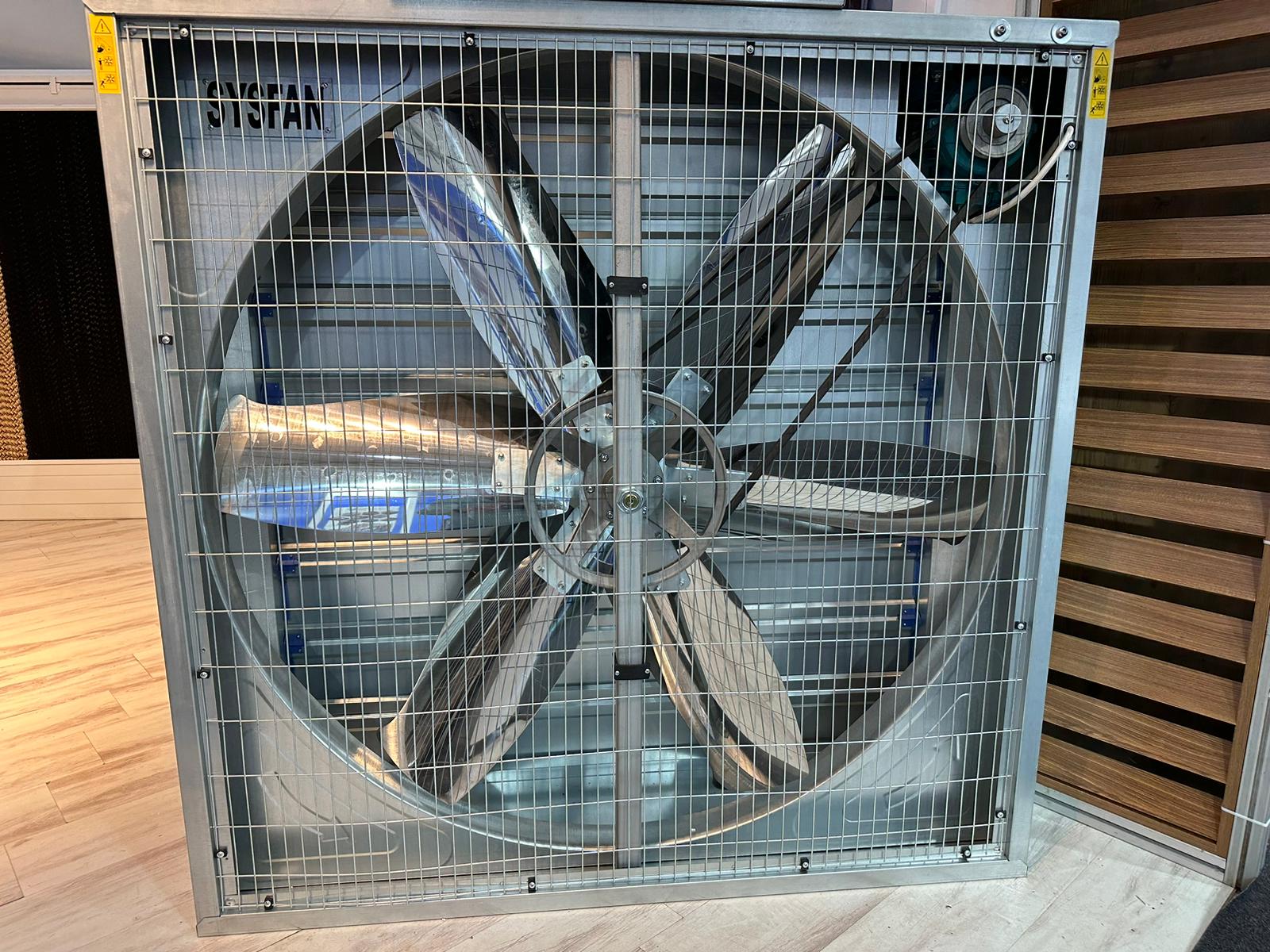 Sistemas de ventilação para aviários e estufas