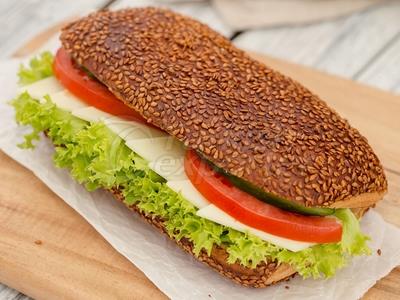 Tomato and Cheese Bagel Sandwich