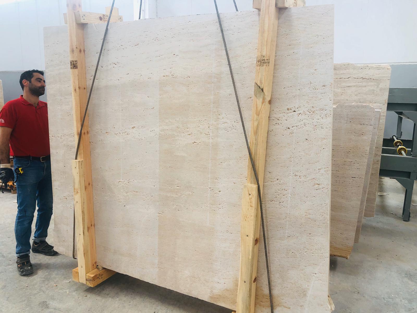 VEINCUT TRAVERTINE