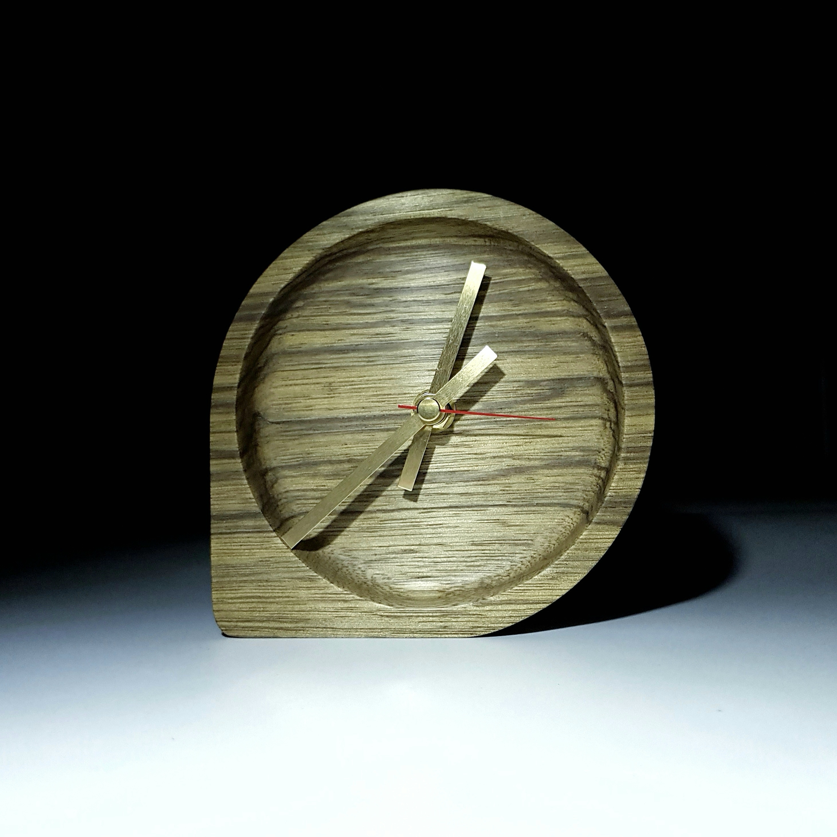 rounded C desk clock