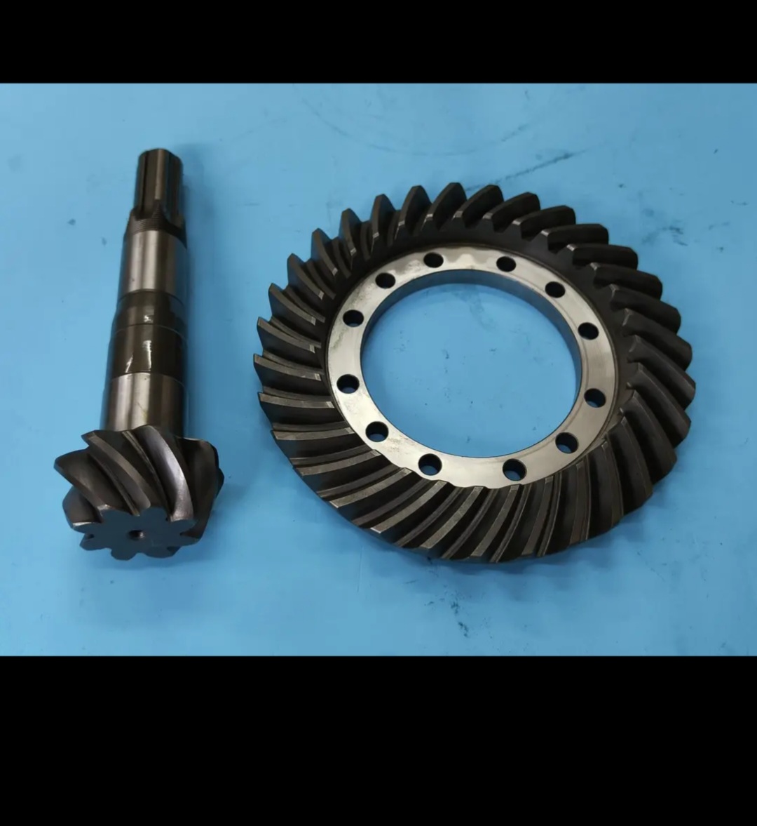 Crown wheel and pinion