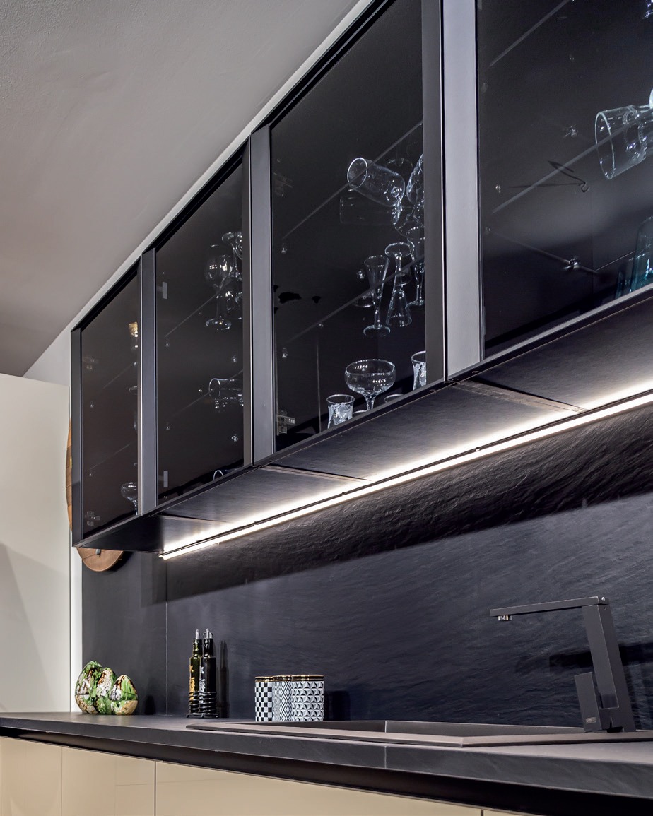 MOENA KITCHEN CABINET