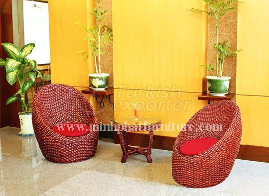 Oyser chair with cushion, round table with glass