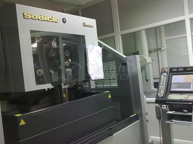 Wire cutting edm