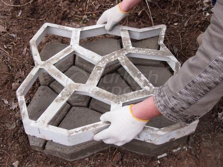 Mould to make garden path