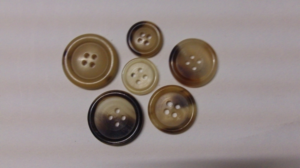 Natural Horn  BLANKS, FINISHED BUTTONS, TOGGLES