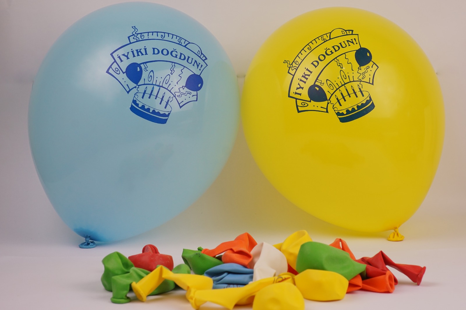 round 'Birthday ballons ' 12 inc. 
