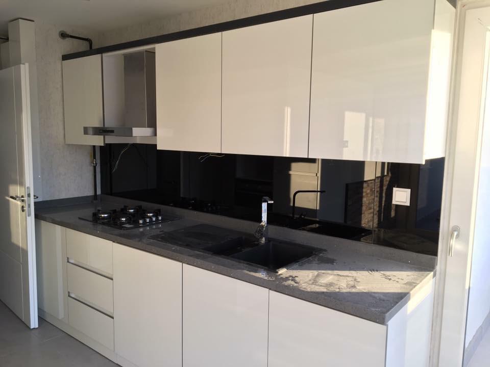 Kitchen cabinet