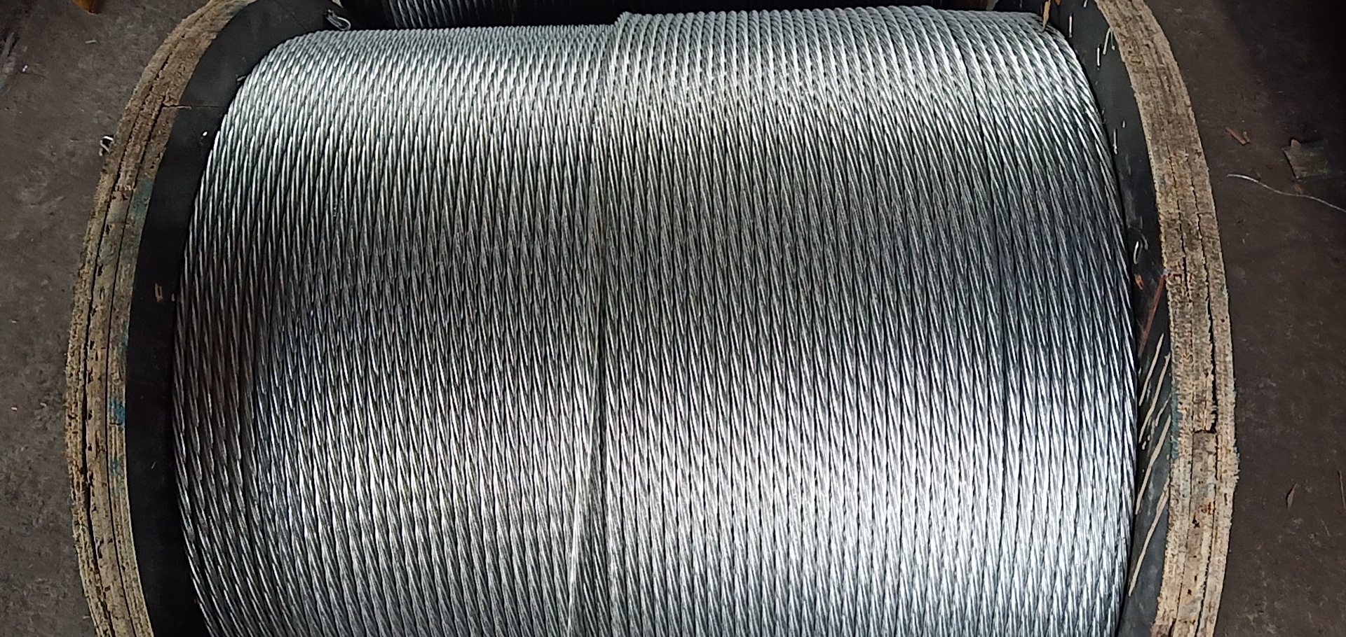 Zn-5%Al-mischmetal alloy-coated steel  strands  (galfan) 