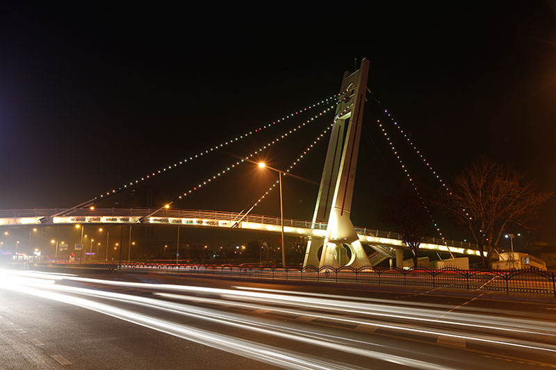 Passerelle pour piétons à haubans