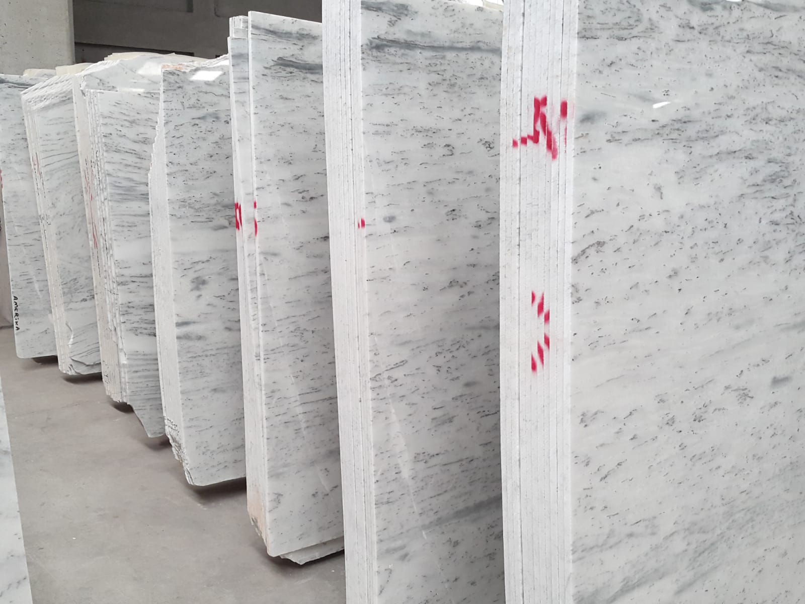 RAINY WHITE MARBLE