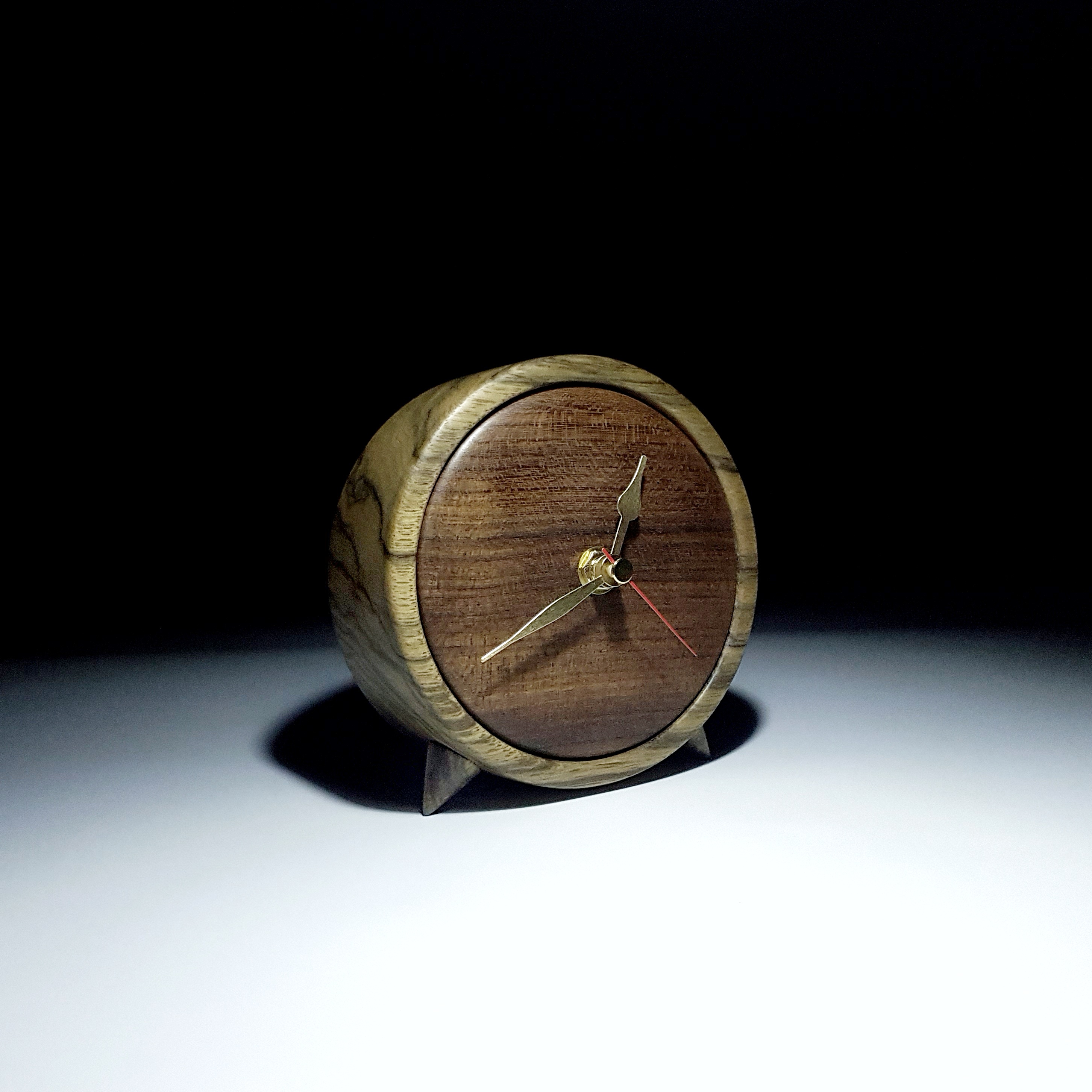alarm desk clock