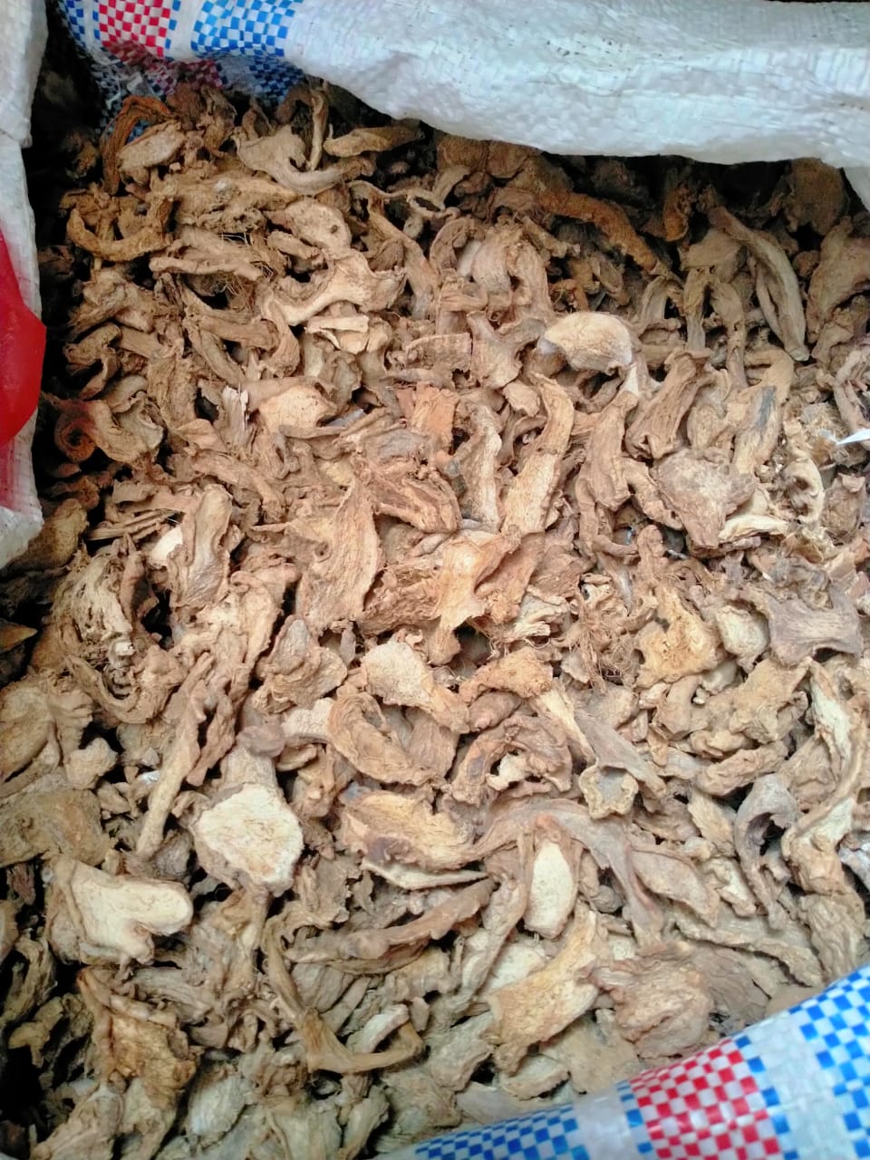 Dried spilt ginger 