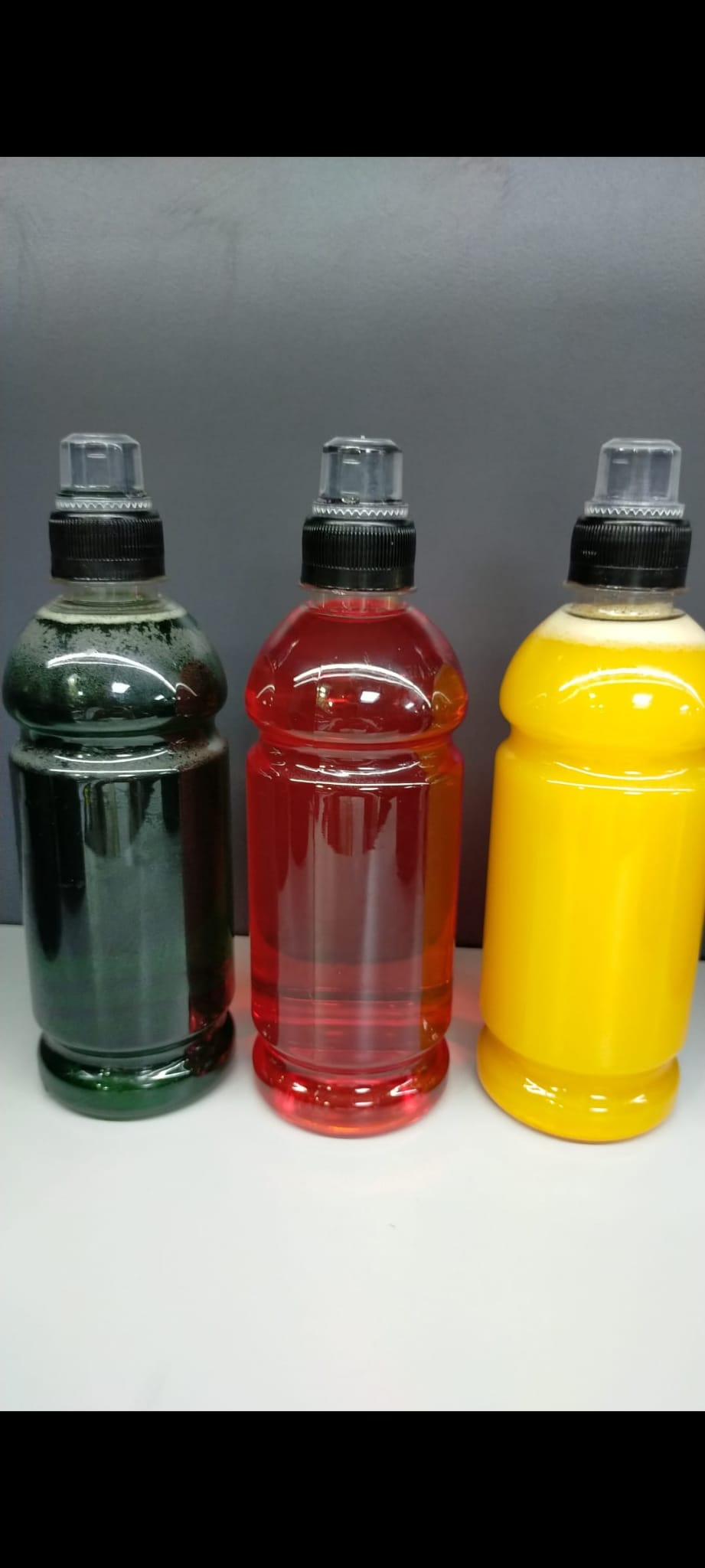 Спортивные кепки / энергетические бутылки