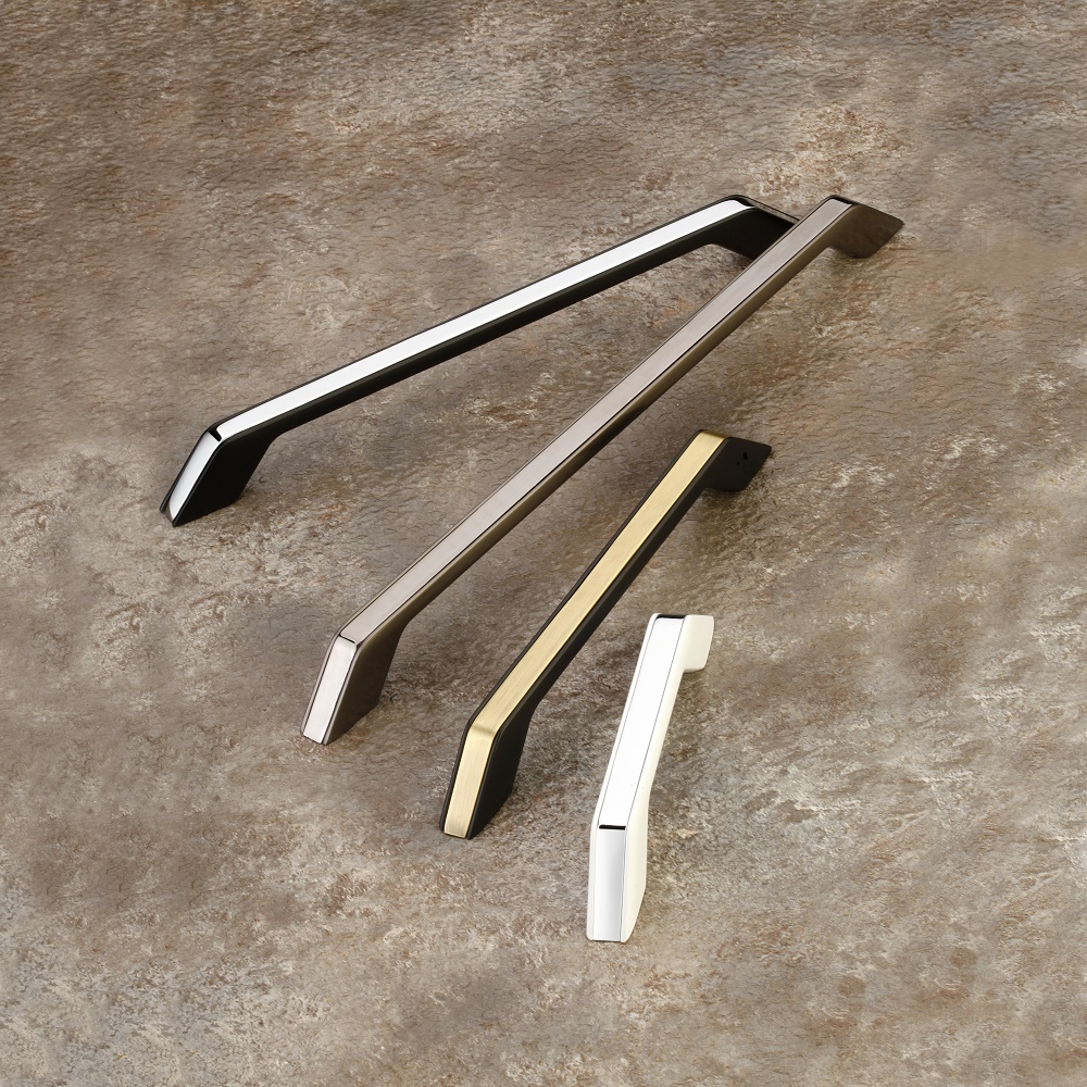 cabinet handles (pull handles)