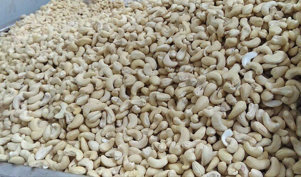 CASHEW NUT KERNELS