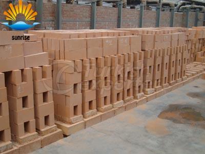 Clay refractory brick