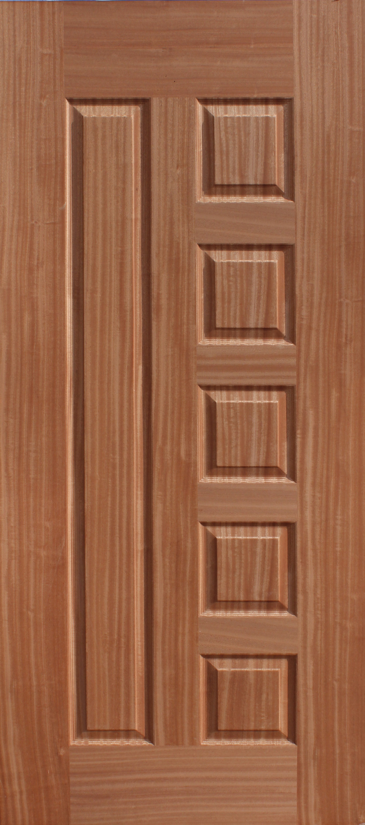 PORTE ET FACADES DE PORTE EN PLACAGE DE BOIS DESIGN MOULÉ