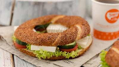 Tomato Cheese Between Bagel