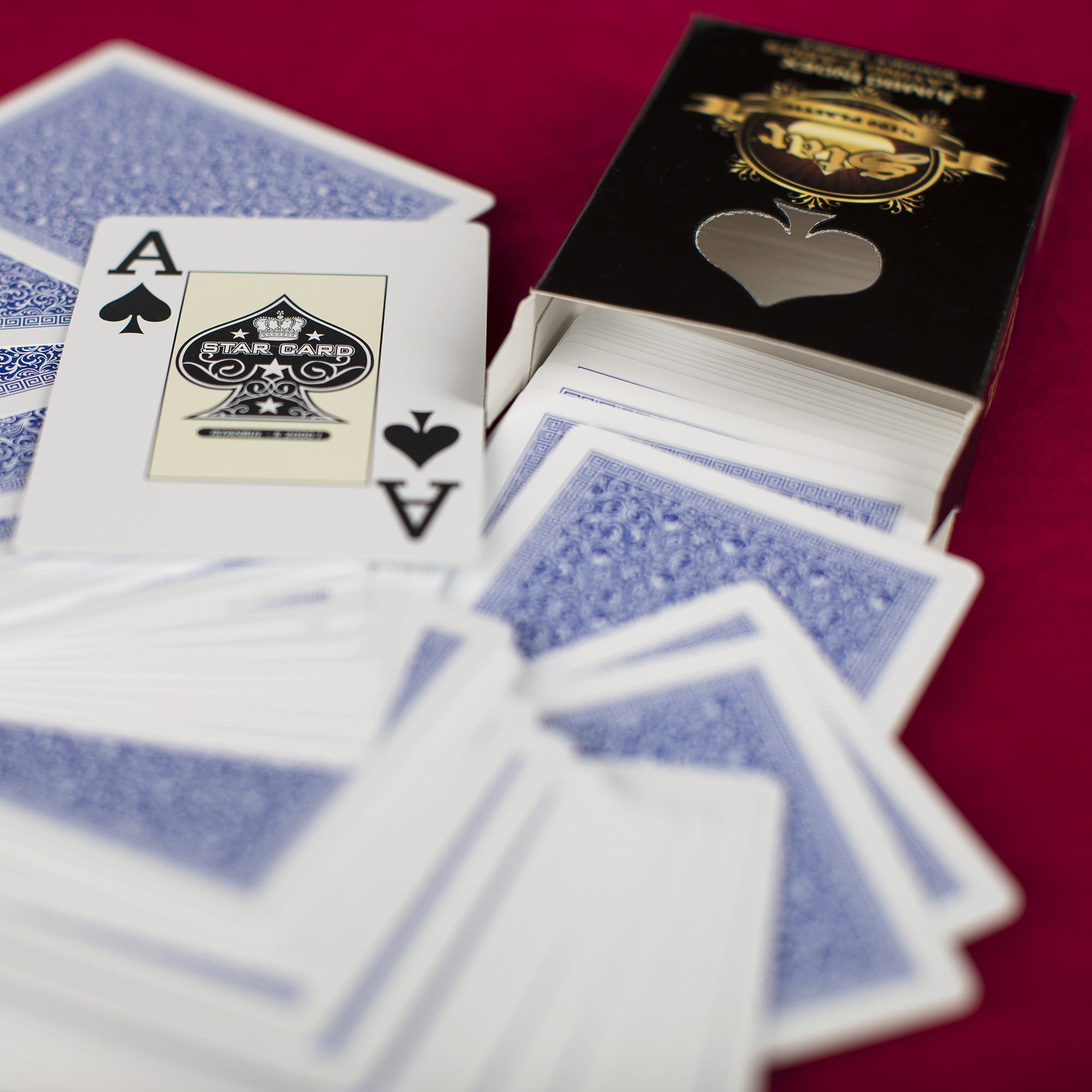 %100 Plastic Star Poker Playing Cards