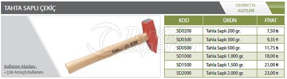 Молоток с деревянной ручкой