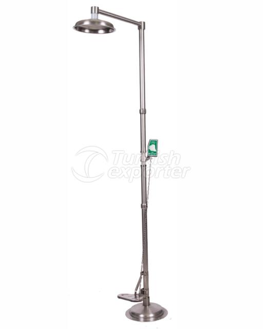 Аварийный душ, под ногами