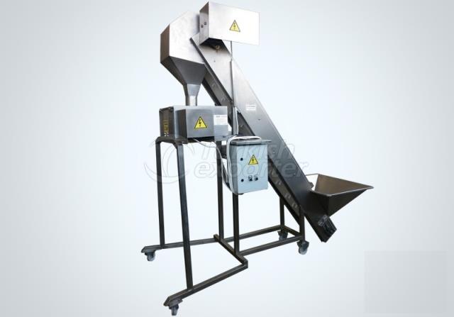 Slicing Tomato Into 4 Pieces