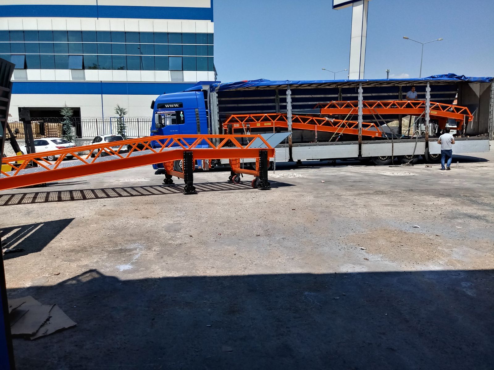 mobile loading ramp