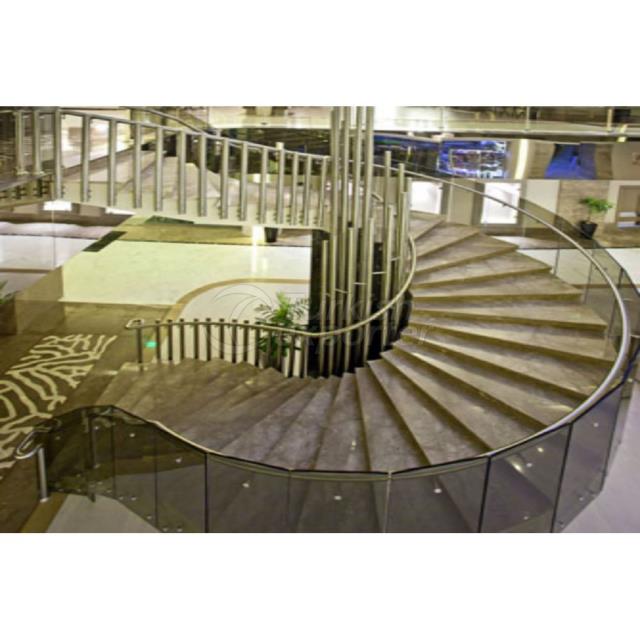 Очки на перилах