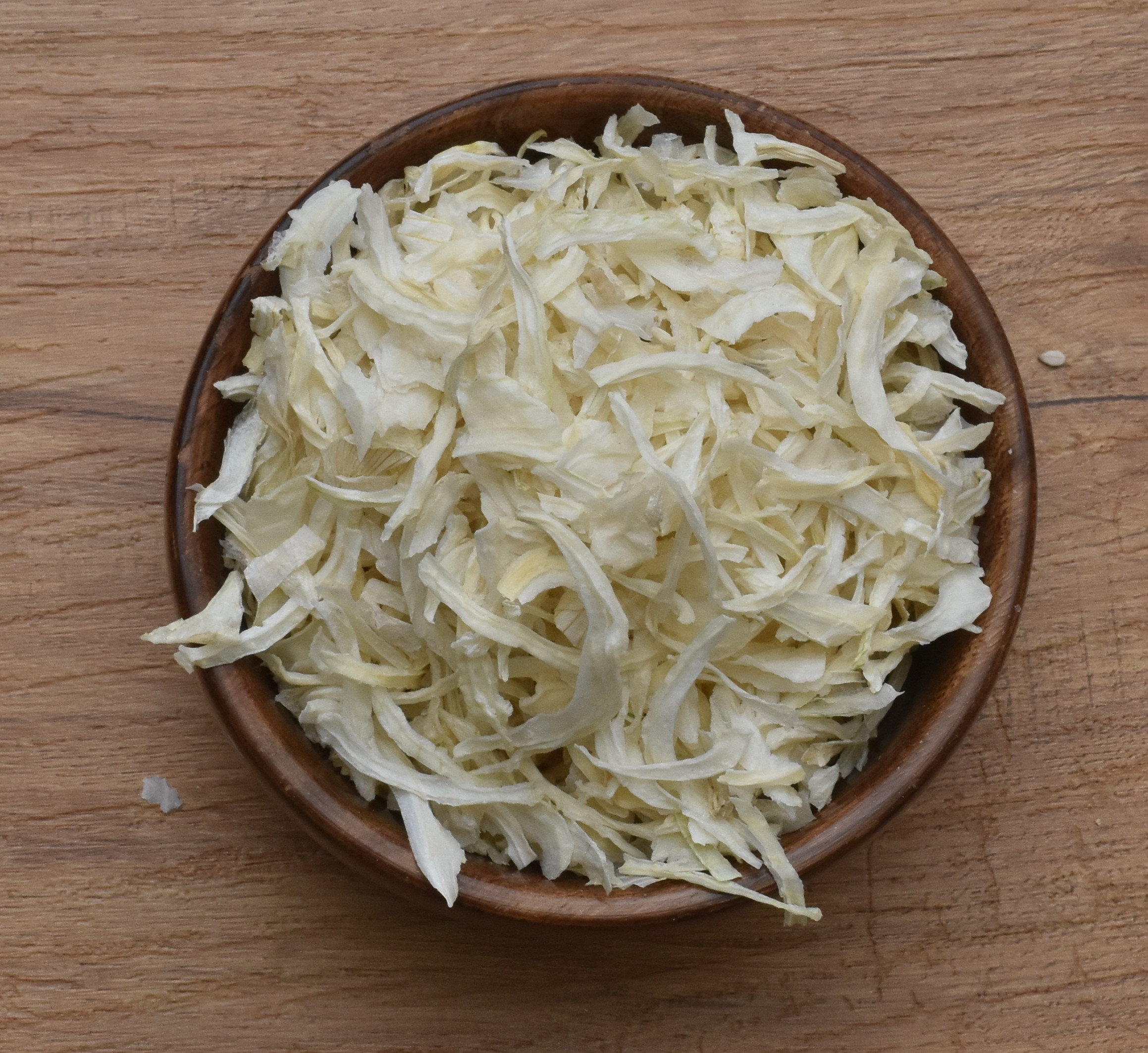 Dehydrated white onion kibbled